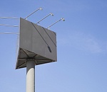 Незаконные рекламные конструкции массово выявляют на улицах Астрахани