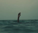 Водолазы ищут тело парня, утонувшего под Астраханью