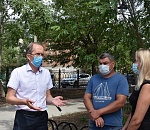 Недавно реконструированный парк на «десятке» вызывает множество вопросов