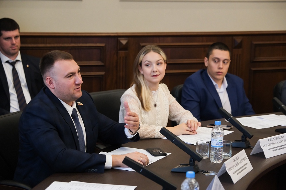 Молодежный парламент при астраханской облдуме предложил запретить продажу бензина подросткам 