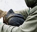 Астраханец позвал на встречу бывшую девушку и изнасиловал ее на улице