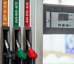 В Астрахани бензин чуть-чуть подешевел