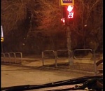 Видео дня: астраханский светофор издевается над водителями