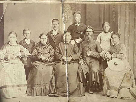 В большой семье. История о том, как староверы родом из Астрахани стали учеными 