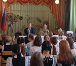 Астраханский боец навестил школьницу, которая прислала на передовую рисунок 