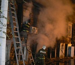 В Астрахани сгорел двухэтажный жилой дом