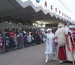 Около 7 тысяч астраханцев встретили Деда Мороза