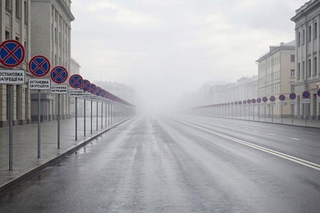 В Астрахани заменили строительство парковок массовой закупкой запрещающих знаков