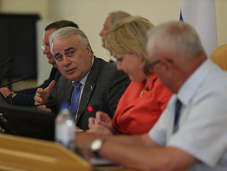 Комитет Госдумы по энергетике провел круглый стол в Думе Астраханской области