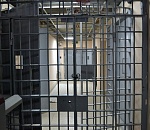 В астраханском СИЗО заключенный, не желая подчиняться распорядку, ударил охранника