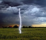 На севере Астраханской области военнослужащего убило молнией