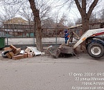 Коммунальные службы чистят Астрахань без выходных