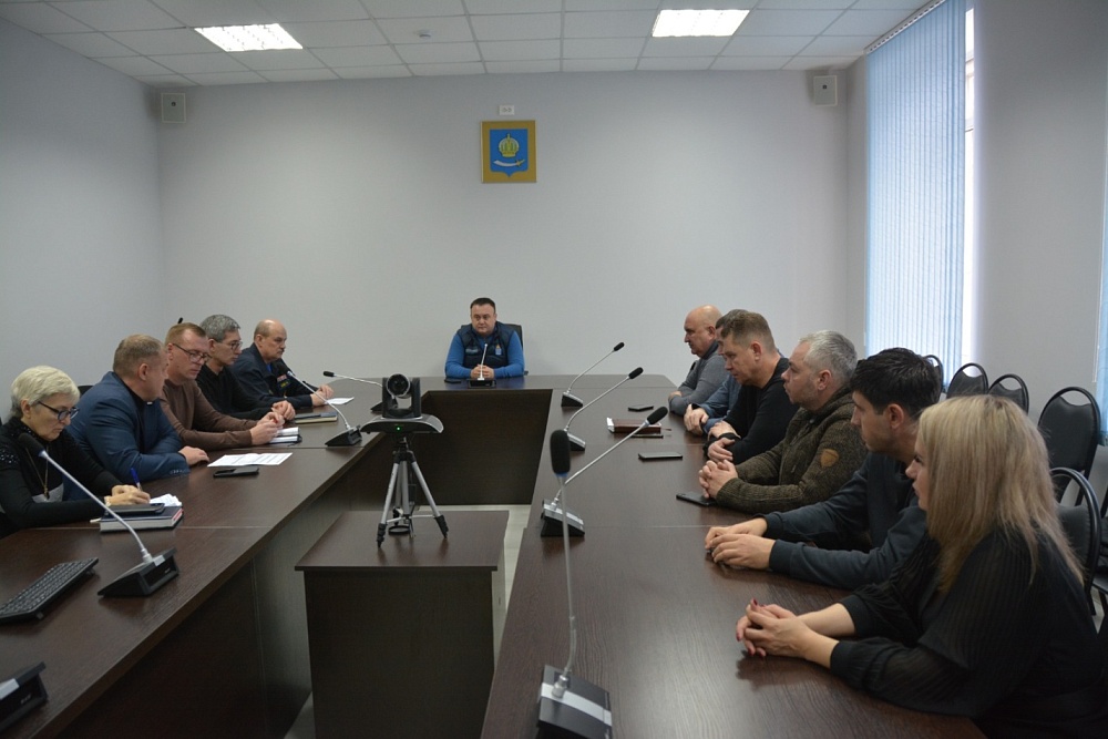 Коммунальные и аварийные службы Астрахани продолжают работу без перерывов