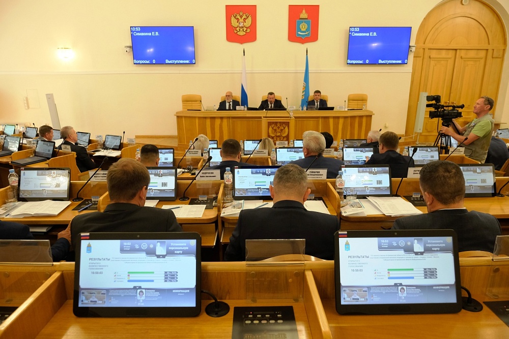 Депутаты проверили, как исполняется в Астраханской области закон о запрете продаже детям энергетиков