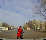 Астраханка послала порядочному водителю воздушный поцелуй (ВИДЕО)