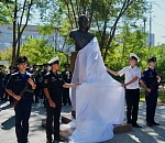 В Астрахани открыли бюст непобедимому адмиралу