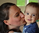 Более 4 тысяч работающих астраханцев получают пособие по уходу за ребенком до 1,5 лет