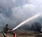 Горевший в Астрахани почти полдня мебельный склад вероятно подожгли