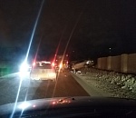 Взлетела на забор и проломила его: жесткое ДТП с участием синего автобуса произошло в Астрахани