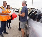 Астраханским водителям напомнили о правилах пересечения железнодорожных переездов