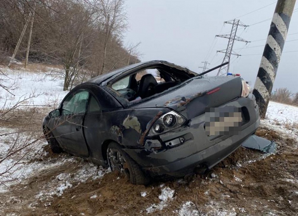 Астраханка на Eclipse улетела с трассы из-за грязи со встречки