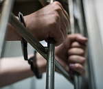 Разбил молотком технику и угрожал убийством: астраханец подозревается в разбое