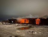 В Астрахани полностью сгорел новый корпус рынка Кутум