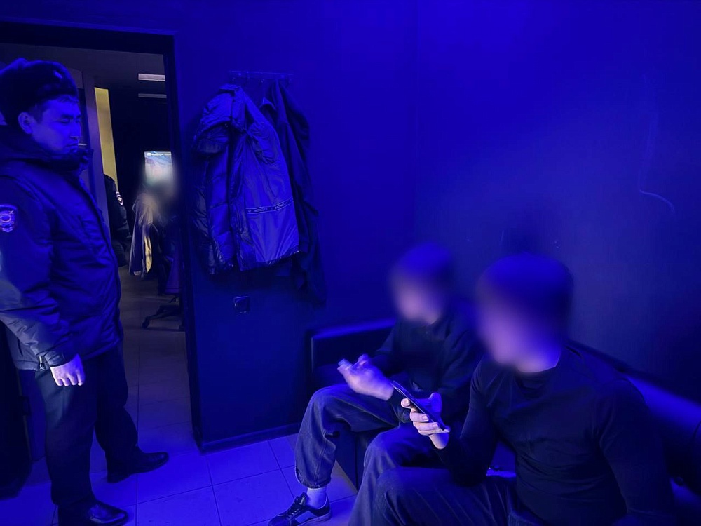 Более  50 подростков поймали ночью в заведениях и на улицах Астрахани