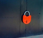 В Астрахани спасатели вызволяли мужчину, ставшего пленником гаража