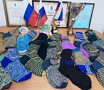 Более 500 вязаных вещей передали астраханские пенсионеры бойцам СВО