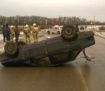 В Астраханской области опрокинулся автомобиль: водитель погиб
