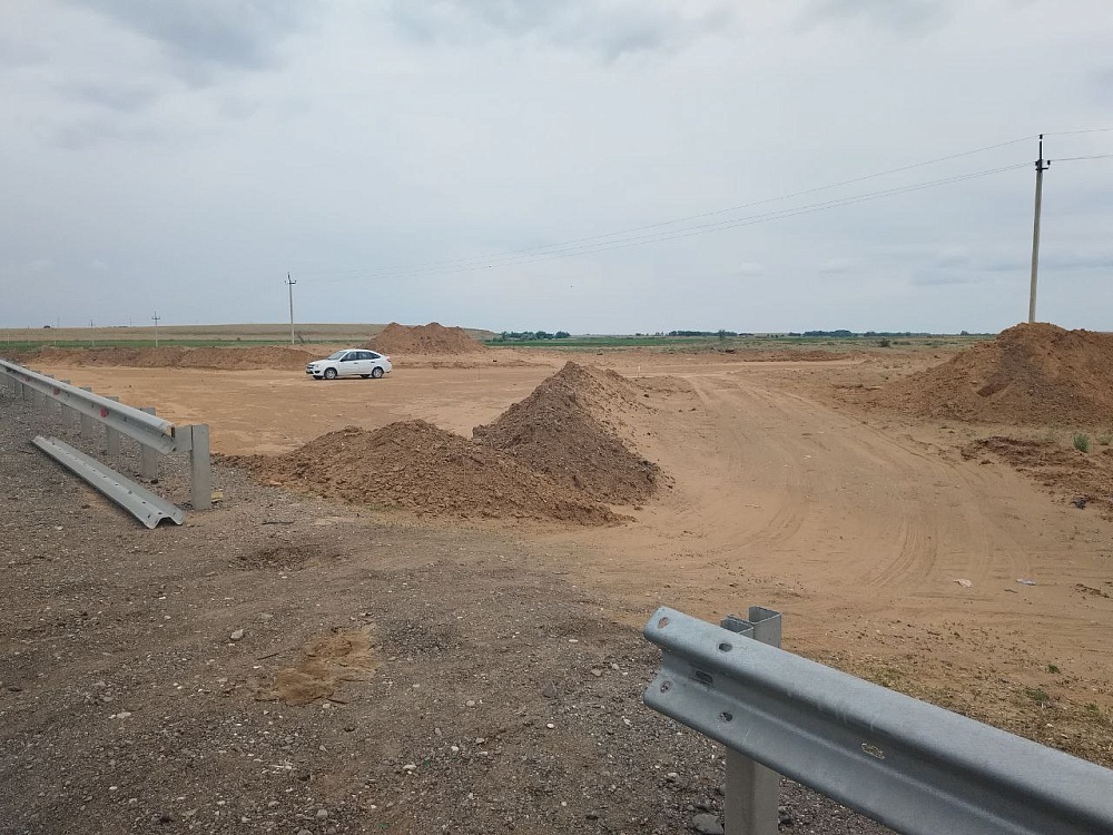 Астраханское село, отрезанное от мира,  три года ждет и никак не дождется дороги 