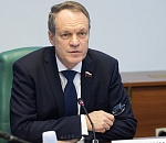 Астраханский сенатор предложил простить граждан, купивших сертификаты, но лишать дипломов врачей-антипрививочников