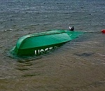 В Астраханской области опрокинулась лодка с четырьмя людьми. До берега доплыли все, но одна женщина скончалась