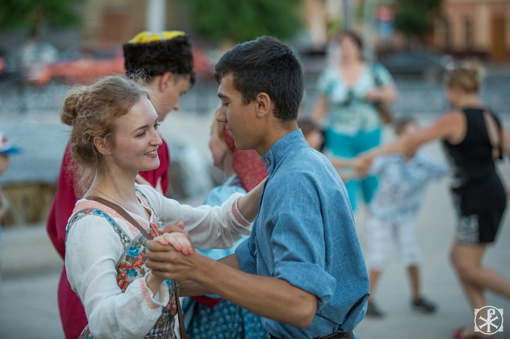 В Астрахани открывается сезон летних вечёрок