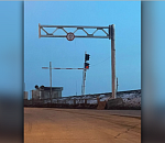 На астраханском мосту установили рамку-ограничитель для транспорта 