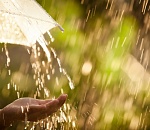 Завтра в Астрахани ожидаются жара и дождь