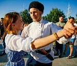 Астраханцев в субботу приглашают на вечерку: танцы, песни, игры и чай