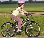 Под Астраханью автомобиль сбил 12-летнюю велосипедистку