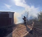 Огонь разбушевался в Астраханской области: самолет МЧС России переброшен на новый пожар