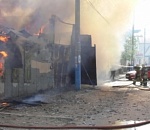 В Астрахани в районе рынка Татар-Базар произошел крупный пожар