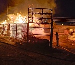 В Астрахани на площади 300 квадратов сгорел склад с лесом