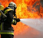 С крупным природным пожаром в Астраханской области борются более 30 человек