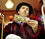 Больше года астраханец заставлял 2 девушек работать проститутками