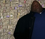 Астраханец подставил мать на деньги