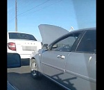 Из-за пустяковой аварии движение на улице Яблочкова в Астрахани парализовано