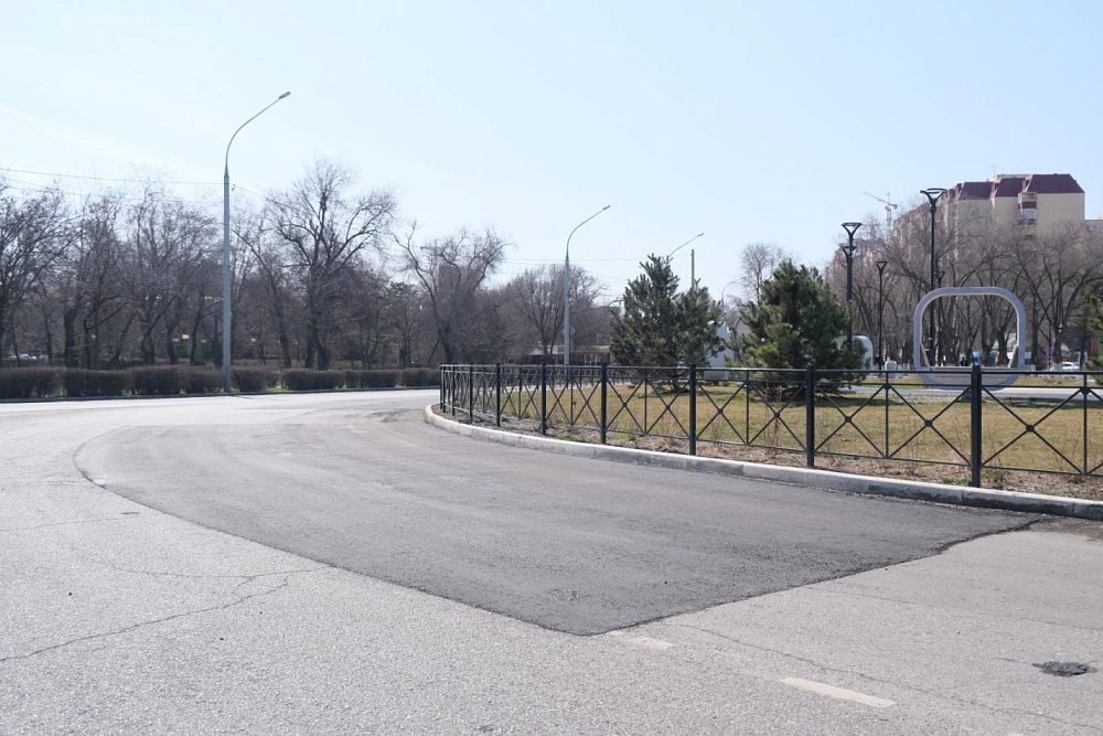 В Астрахани приводят в порядок самые проблемные участки дорог