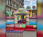 С центральной набережной Астрахани требуют убрать детский аттракцион