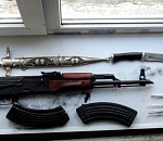 На астраханской трассе полиция остановила «Мерседес» с оружием и наркотиками