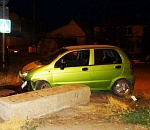 В Астрахани автоледи врезалась в бетонный блок